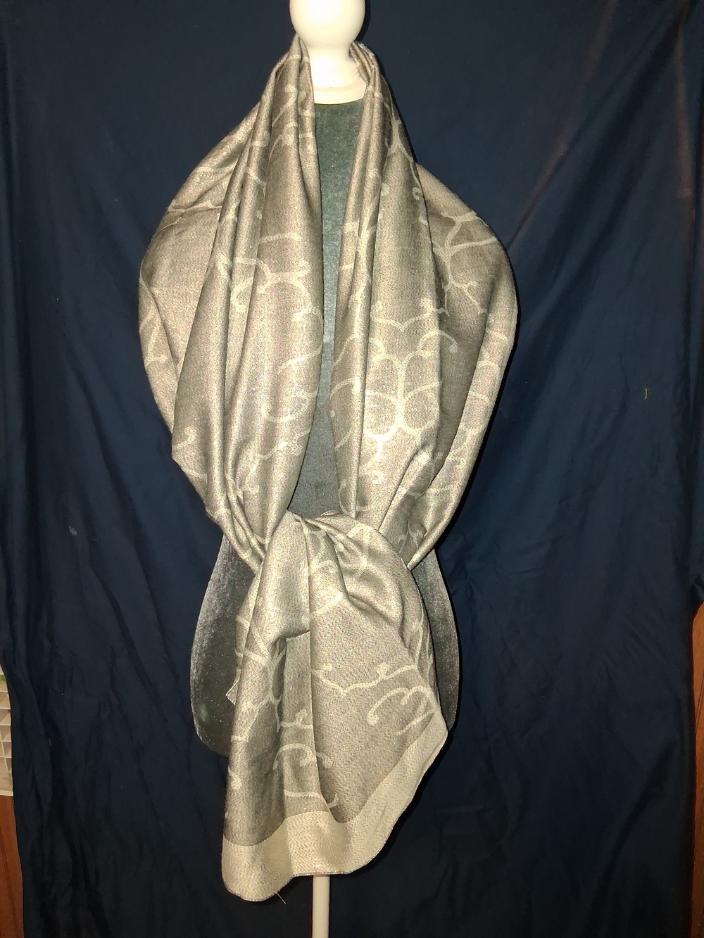 Metropolitan Museum Of Art elegant Silk Scarf With Gold Shimmer 48x74